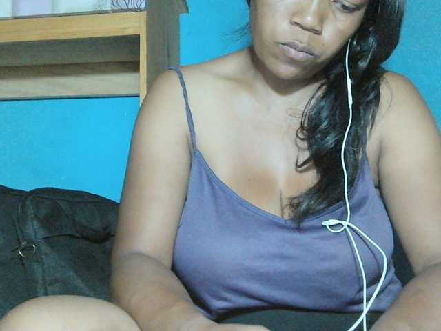 MIRANDAW live cam on BongaCams