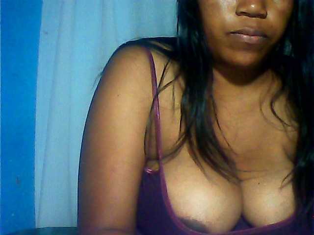 MIRANDAW live cam on BongaCams