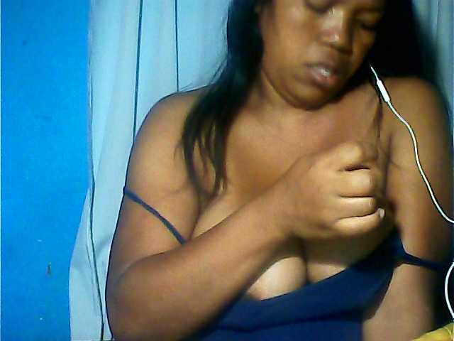 MIRANDAW live cam on BongaCams