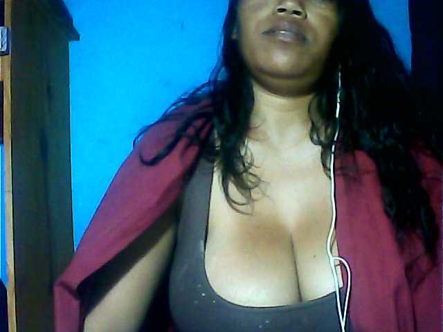 MIRANDAW live cam on BongaCams