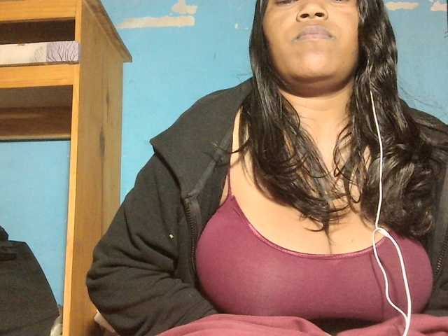 MIRANDAW live cam on BongaCams