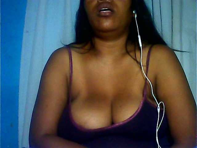 MIRANDAW live cam on BongaCams