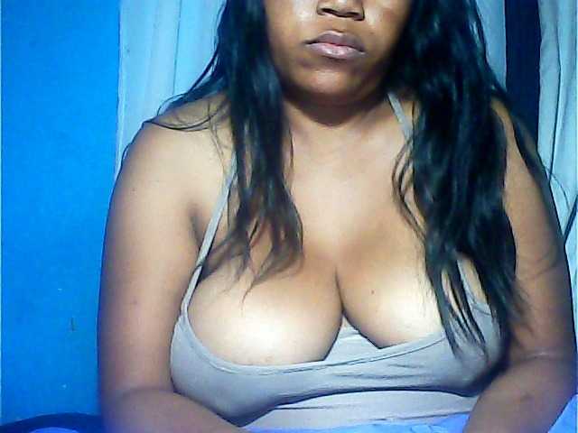 MIRANDAW live cam on BongaCams