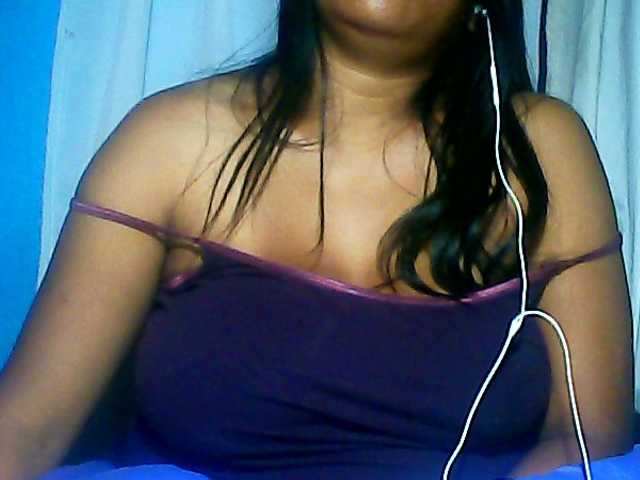MIRANDAW live cam on BongaCams