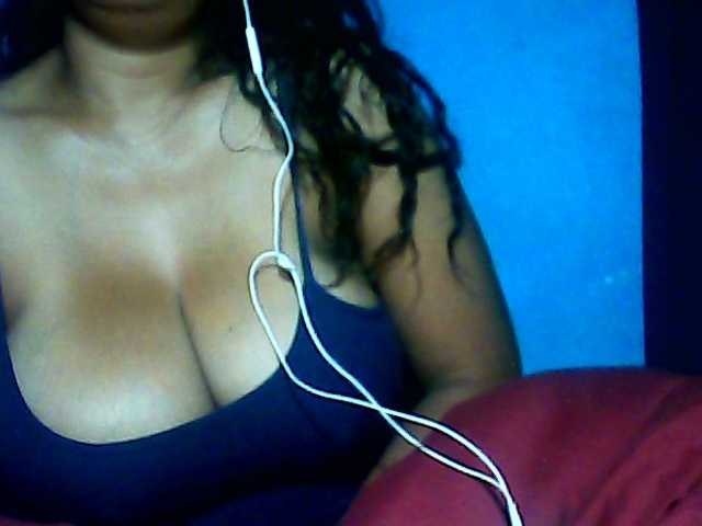 MIRANDAW live cam on BongaCams