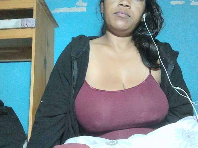 MIRANDAW live cam on BongaCams