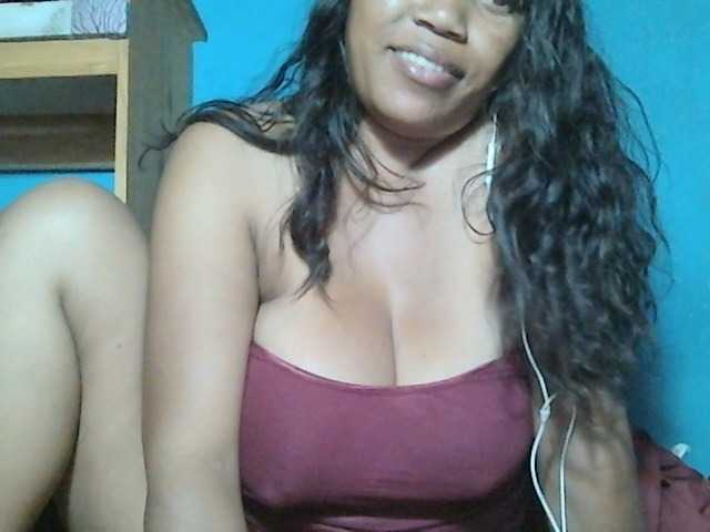 MIRANDAW live cam on BongaCams
