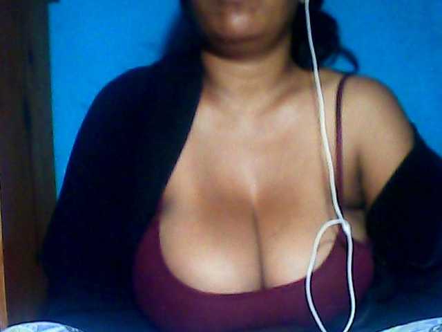 MIRANDAW live cam on BongaCams