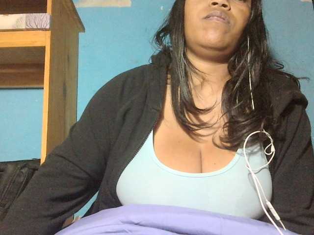 MIRANDAW live cam on BongaCams
