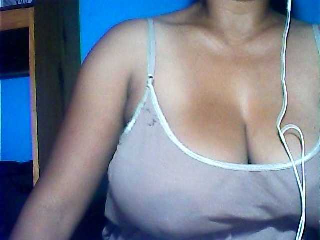 MIRANDAW live cam on BongaCams