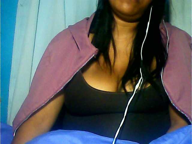 MIRANDAW live cam on BongaCams