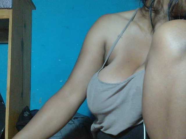MIRANDAW live cam on BongaCams