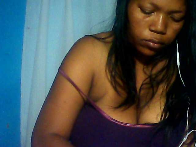 MIRANDAW live cam on BongaCams