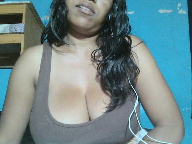 MIRANDAW live cam on BongaCams
