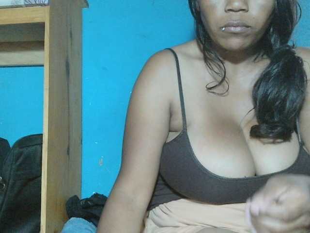MIRANDAW live cam on BongaCams