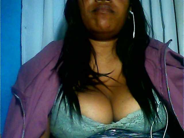 MIRANDAW live cam on BongaCams