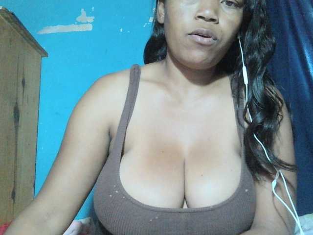 MIRANDAW live cam on BongaCams