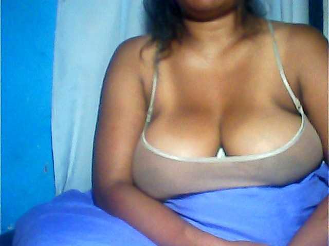 MIRANDAW's BongaCams show and profile