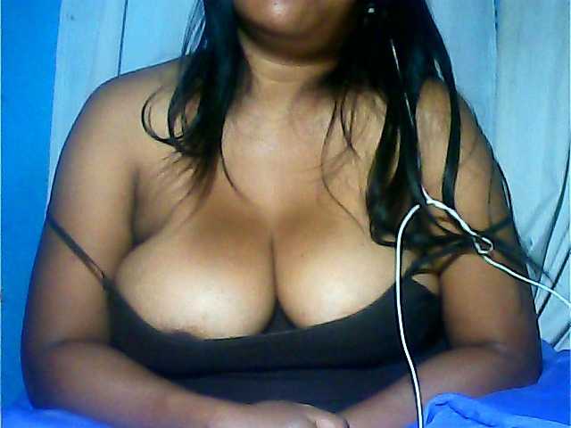 MIRANDAW live cam on BongaCams