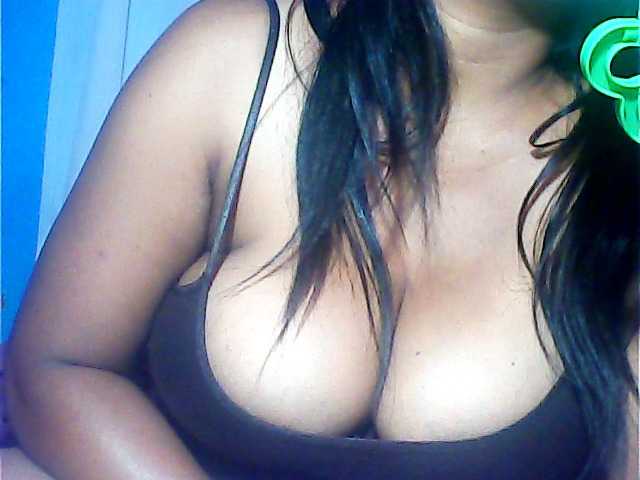 MIRANDAW live cam on BongaCams