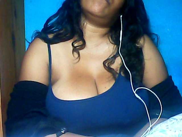 MIRANDAW live cam on BongaCams
