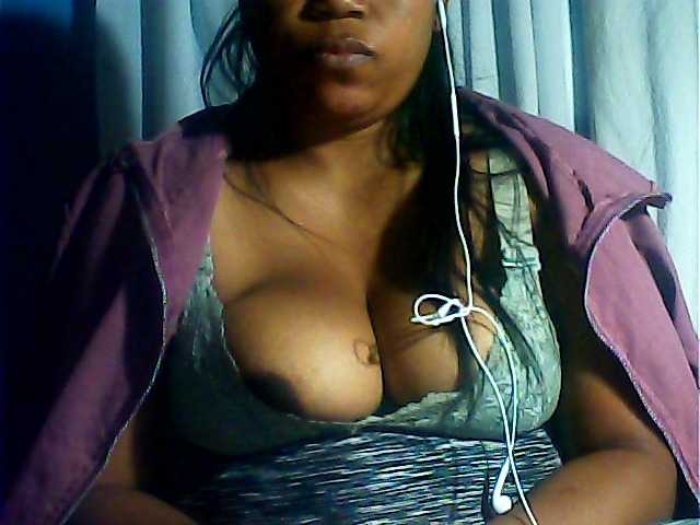 MIRANDAW live cam on BongaCams