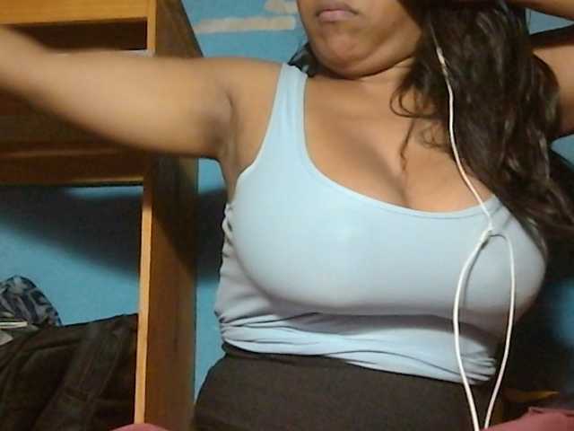 MIRANDAW live cam on BongaCams