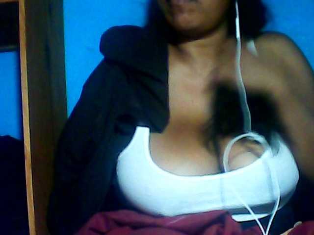 MIRANDAW live cam on BongaCams