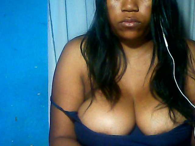 MIRANDAW live cam on BongaCams