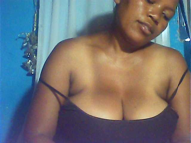 MIRANDAW Live Cam on BongaCams