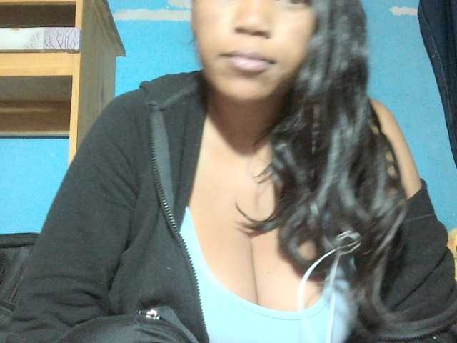 MIRANDAW live cam on BongaCams