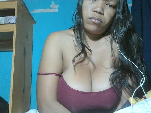 MIRANDAW live cam on BongaCams