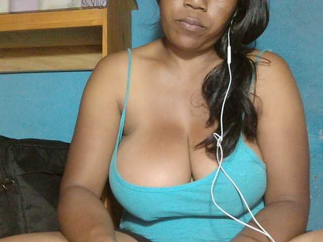 MIRANDAW live cam on BongaCams
