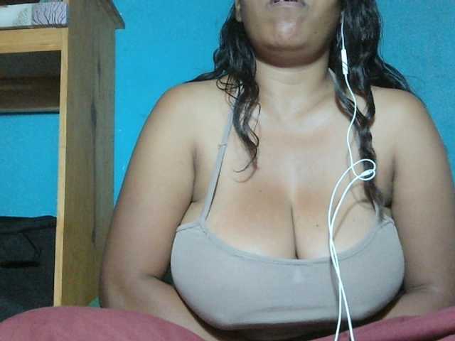 MIRANDAW live cam on BongaCams