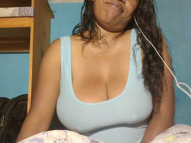 MIRANDAW, live now on BongaCams