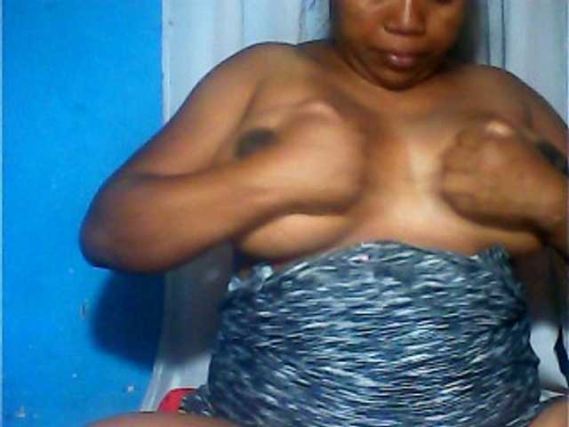 MIRANDAW live cam on BongaCams
