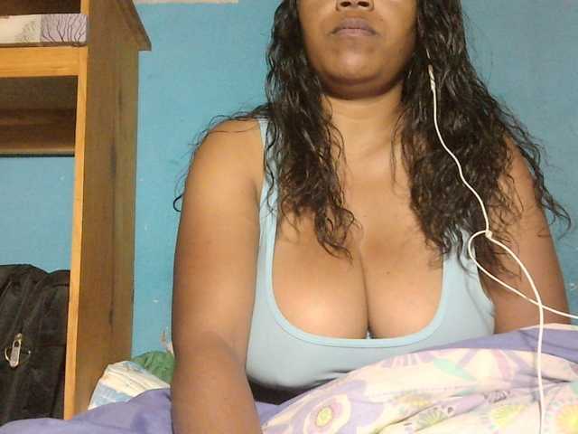 MIRANDAW live cam on BongaCams