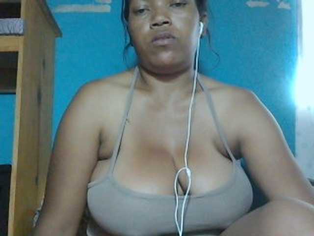 MIRANDAW live cam on BongaCams