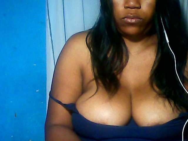 MIRANDAW live cam on BongaCams