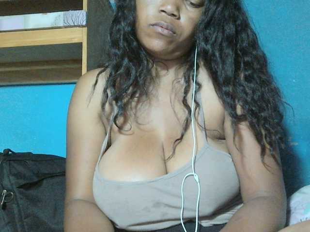 MIRANDAW live cam on BongaCams