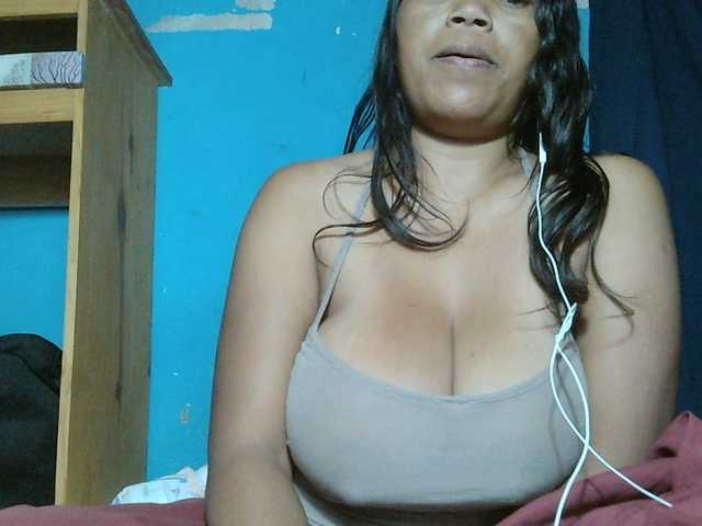 MIRANDAW live cam on BongaCams