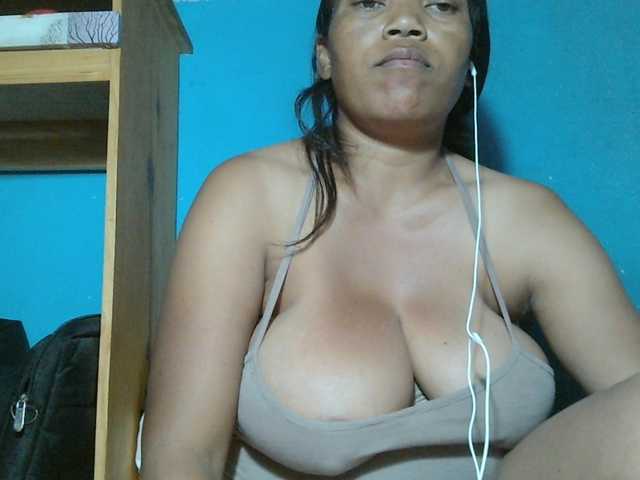 MIRANDAW live cam on BongaCams