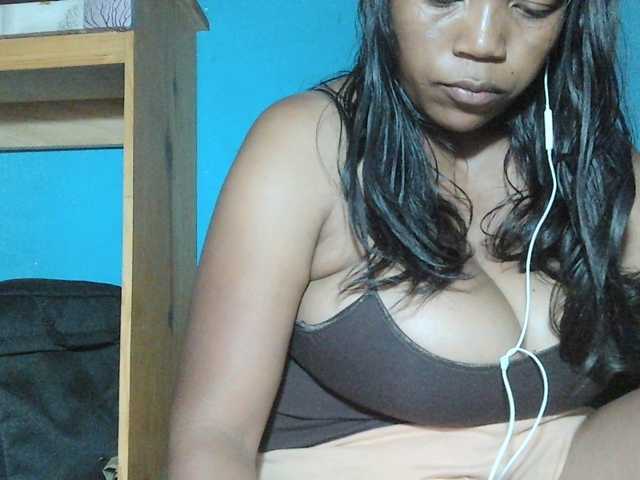 MIRANDAW live cam on BongaCams