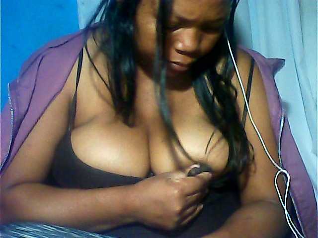 MIRANDAW live cam on BongaCams