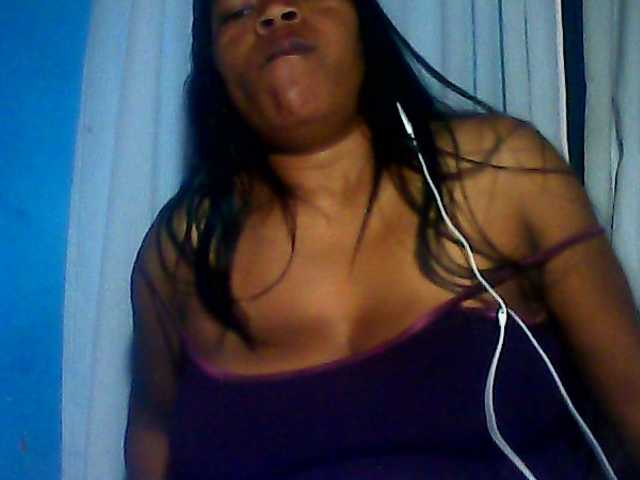 MIRANDAW live cam on BongaCams