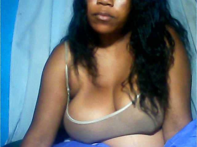 MIRANDAW's BongaCams show and profile