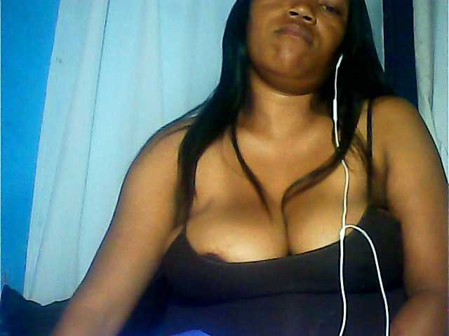 MIRANDAW live cam on BongaCams