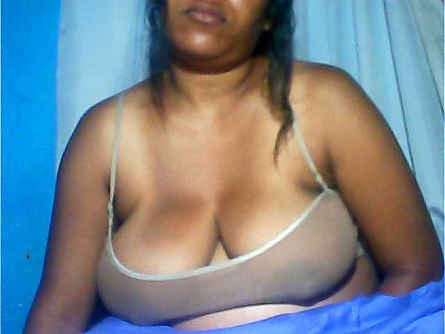 MIRANDAW's BongaCams show and profile