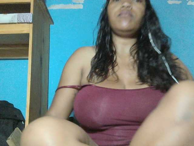 MIRANDAW live cam on BongaCams