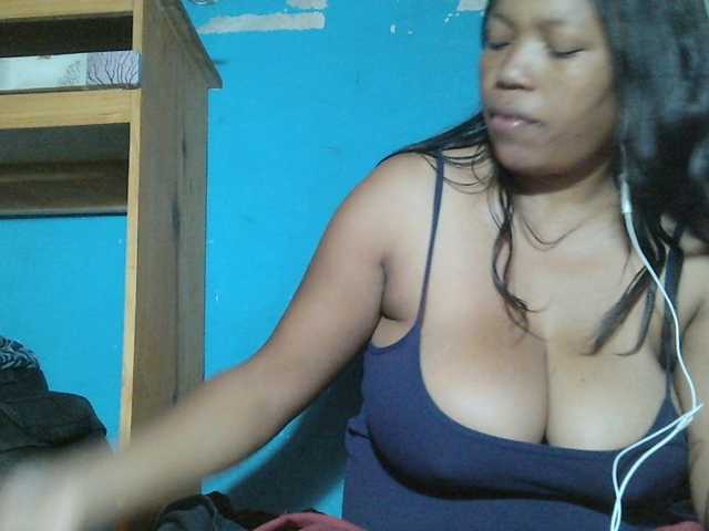 MIRANDAW live cam on BongaCams